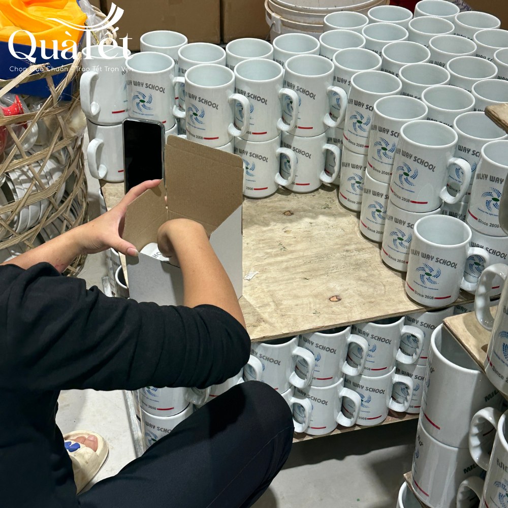 Xưởng sản xuất quà tết in logo