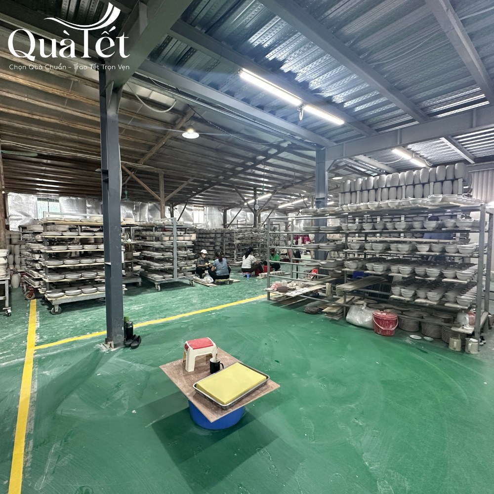 Xưởng sản xuất quà tết in logo