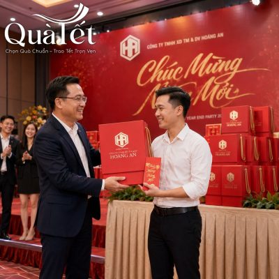 Lễ trao tặng quà Tết doanh nghiệp sang trọng trong không khí Year End Party ấm cúng