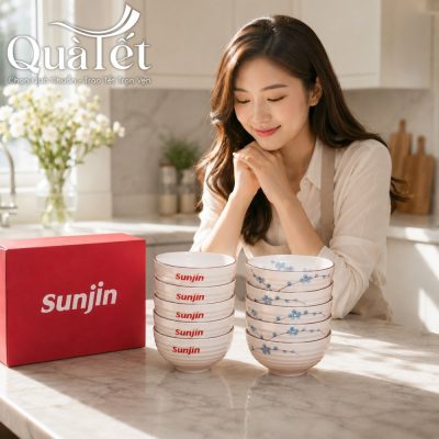 Bộ bát cơm quà tặng với bề mặt men láng mịn, hoa văn trang nhã, được nhiều người nội trợ yêu thích