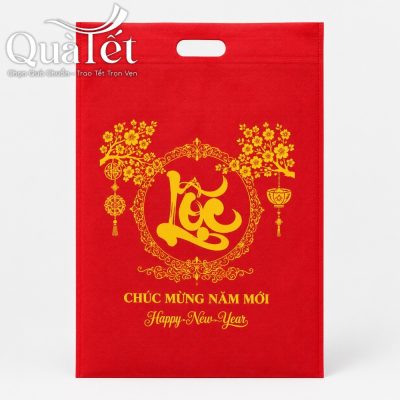 Túi vải không dệt màu đỏ dày dặn in chữ Lộc và câu chúc mừng năm mới bằng nhũ vàng nổi bật