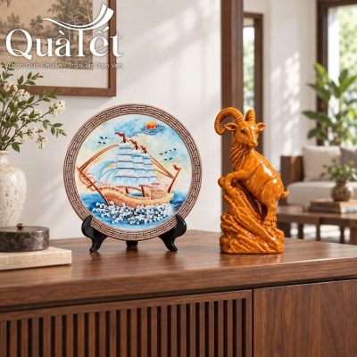 Bộ Quà Tết Hanh Thông Tượng Dê Và Đĩa Biểu Trưng Thuận Buồm