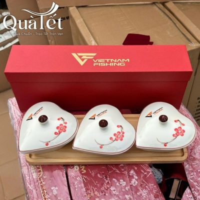 Alternative view of Bộ 3 hũ mứt sứ Tết quà tặng dáng tim họa tiết đào hồng vẽ tay QT-KM12