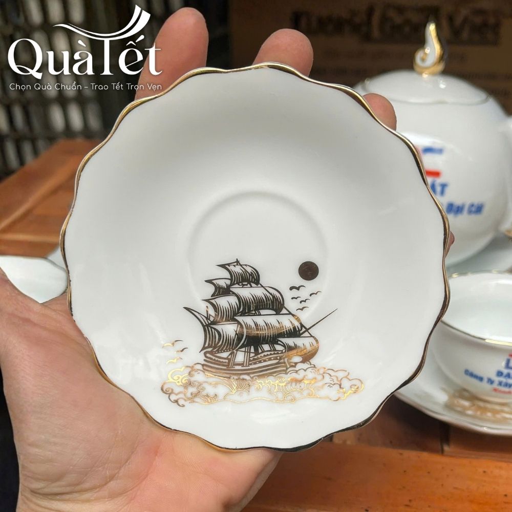 Bộ ấm chén dáng bưởi lửa họa tiết Thuận Buồm Xuôi Gió vẽ vàng quà tặng Tết QT-AC07 - Ảnh 5