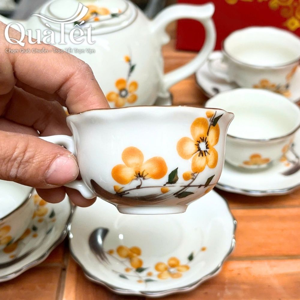 Bộ ấm chén trà in logo dáng bưởi lửa vẽ hoa mai vàng quà tặng Tết QT-AC06 - Ảnh 5